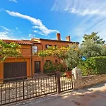 Апартаменты Comfortable In Faana With Outdoor Space
