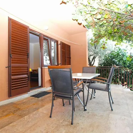 Comfortable In With Outdoor Space * Fazana