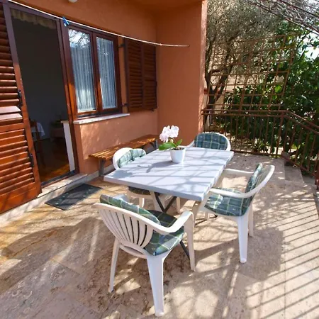 Comfortable In With Outdoor Space * Fazana