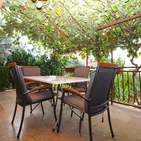 Apartment Comfortable In With Outdoor Space Fazana
