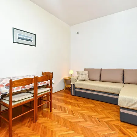 Apartman Comfortable In Faana With Outdoor Space