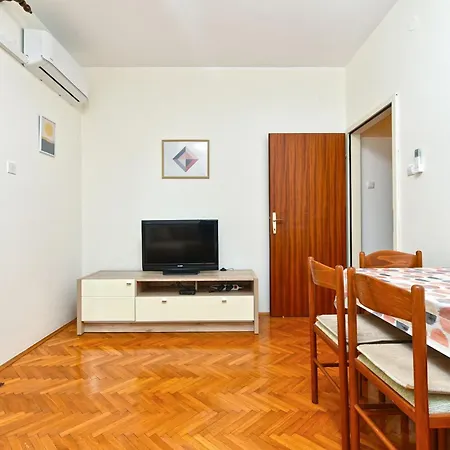 Apartman Comfortable In Faana With Outdoor Space