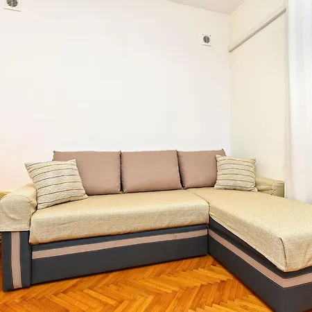 Apartman Comfortable In Faana With Outdoor Space