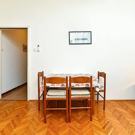 Comfortable In Faana With Outdoor Space Apartman